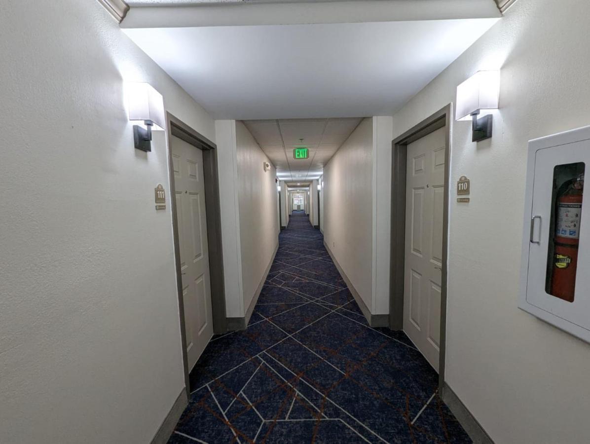 ホテル キャンドルウッド スイーツ アバディーン エッジウッド ベル エア Riverside エクステリア 写真